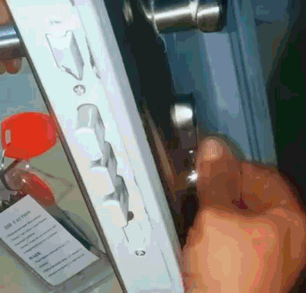 CERRADURA DE PUERTA CON MANIJA